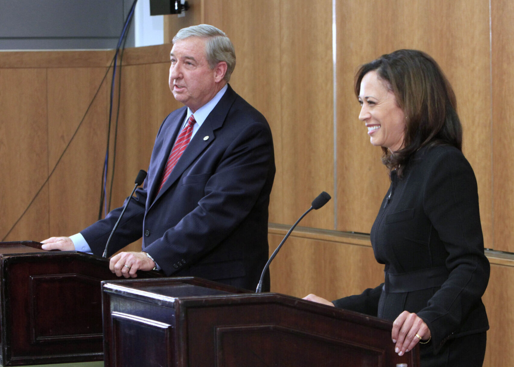Steve Cooley, Kamala Harris